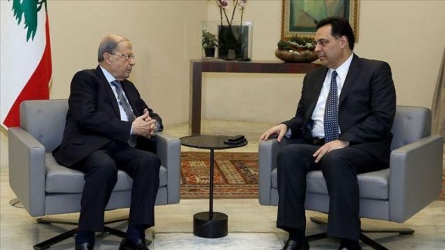 الرئيس اللبناني ميشال عون مع رئيس الوزراء المكلف 