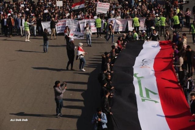 متظاهرين عراقيين 