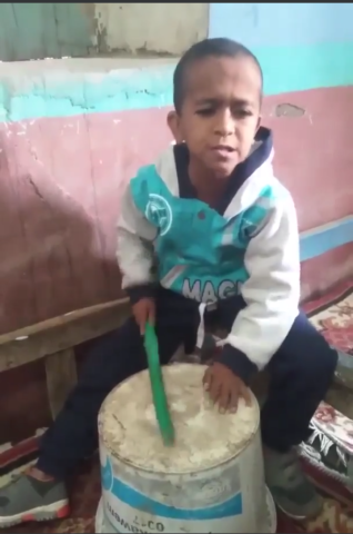 طفل الجردل يغنى لفيروس كورونا
