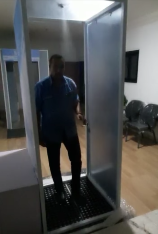 كابينة تعقيم بمركز أورام أسوان لخدمة المرضى 