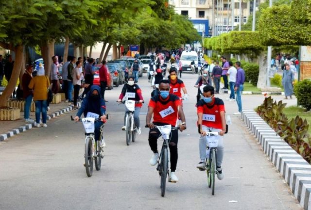 أثناء أخذ عينات المسح بقرية شبرا بابل