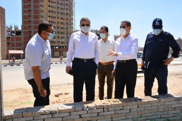محافظ الغربية ونائبه خلال جولتهم التفقدية