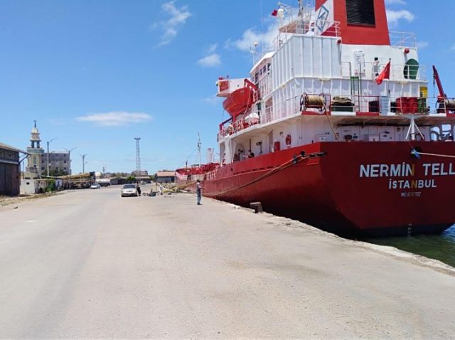 بالصور... ميناء غرب بورسعيد يستقبل السفينة «NERMINE TELLI»