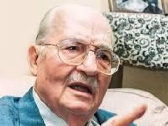  ثروت أباظة 