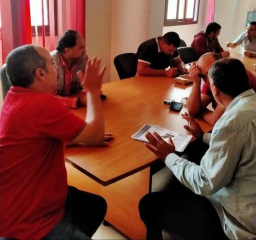 خلال الاجتماع مع الموظفين