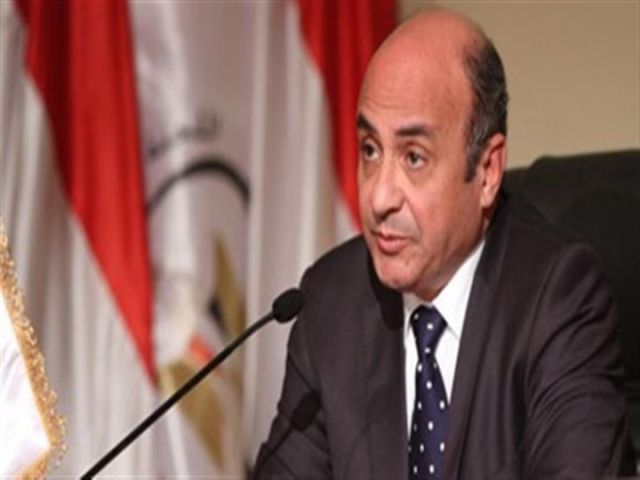 جانب من إعمال التطهير والتعقيم بمقار اللجان