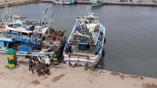 توقف حركة الملاحة البحرية بميناء إدكو وحركة الصيد ببوغاز رشيد