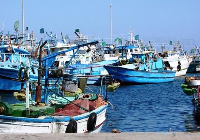 توقف حركة الملاحة والصيد بميناء إدكو ورشيد بالبحيرة