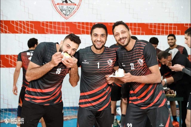 لاعبو الطائرة يحتفلون بعيد ميلاد أحمد فتحي نجم الزمالك