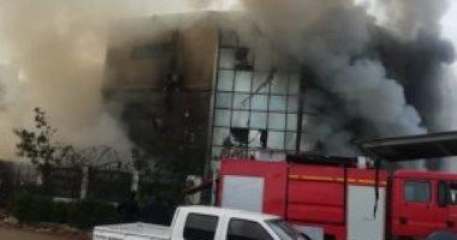 الحماية المدنية تسيطر على حريق داخل مصنع فحم بأكتوبر