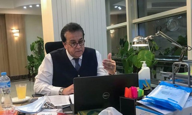 اجتماع وزير الصحة