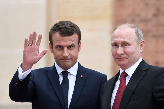 الرئيس الروسي و نظيره الفرنسي 