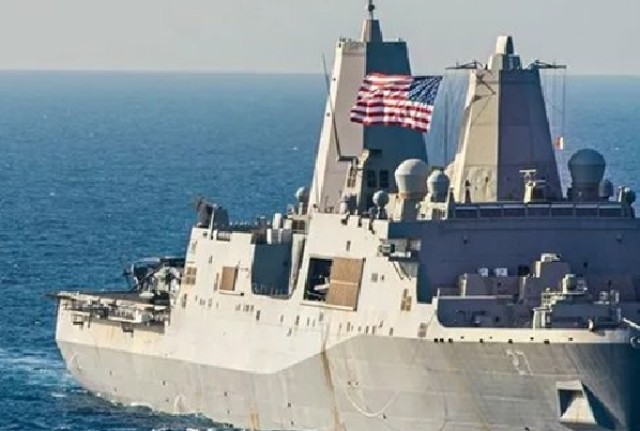 سفينة حربية أمريكية 