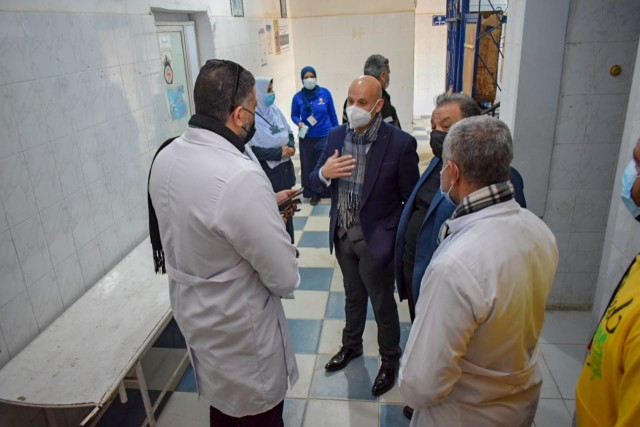 وكيل الصحة بالشرقية يتفقد سير العمل بمستشفي أبوحماد المركزي