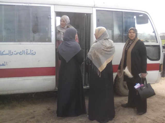 الكشف الطبى على 233 مريضًا في قافلة سكانية بقرية الشعراوي بالبحيرة