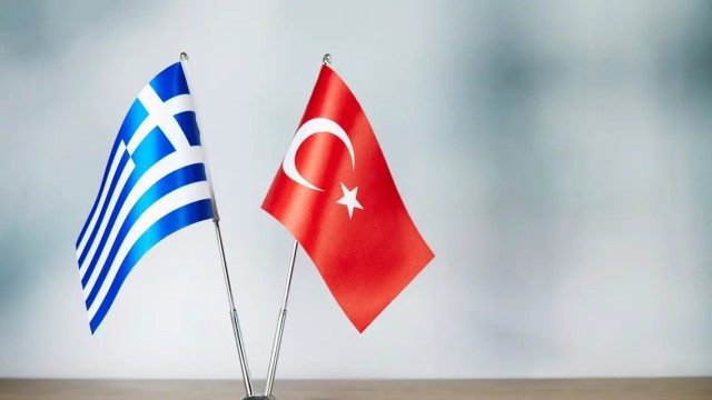 علم تركيا و اليونان 