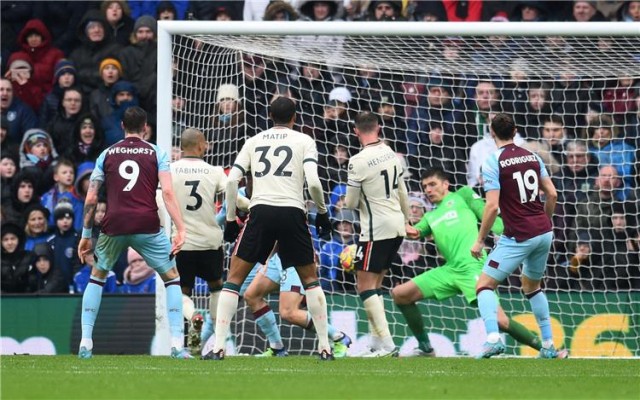 هدف ليفربول في مرمى بيرنلي