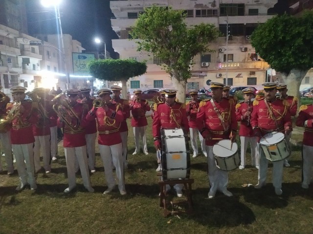 فرق موسيقى عسكرية تشارك أهالي الإسماعيلية احتفالات تحرير سيناء