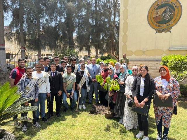 جامعة المنصورة ومبادرة ازرع شجرة 