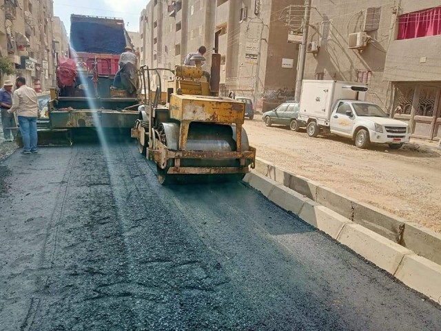 رصف وترميم طرق وشوارع بحي غرب المنصورة 