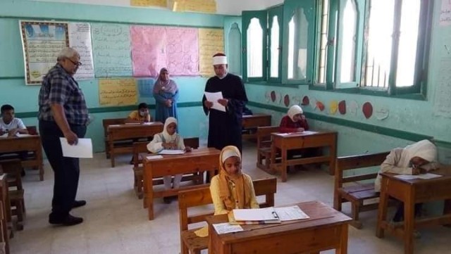 رئيس أزهرية جنوب سيناء يتابع امتحانات الشهادتين الابتدائية والإعدادية