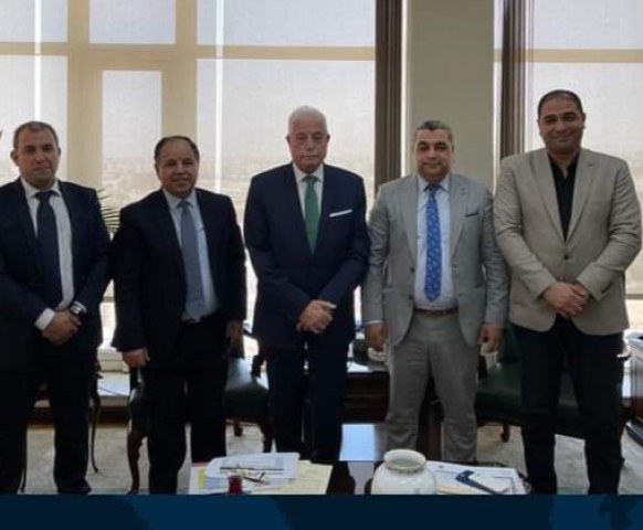 محافظ جنوب سيناء يلتقى بوزير المالية لدعم صندوق النظافة