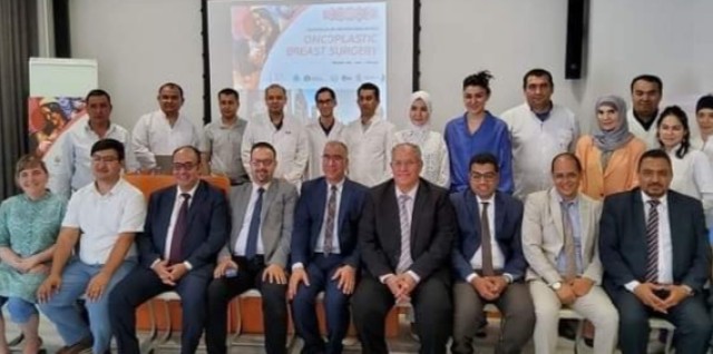 فريق من جراحين أورام مصريين باوزباكستان