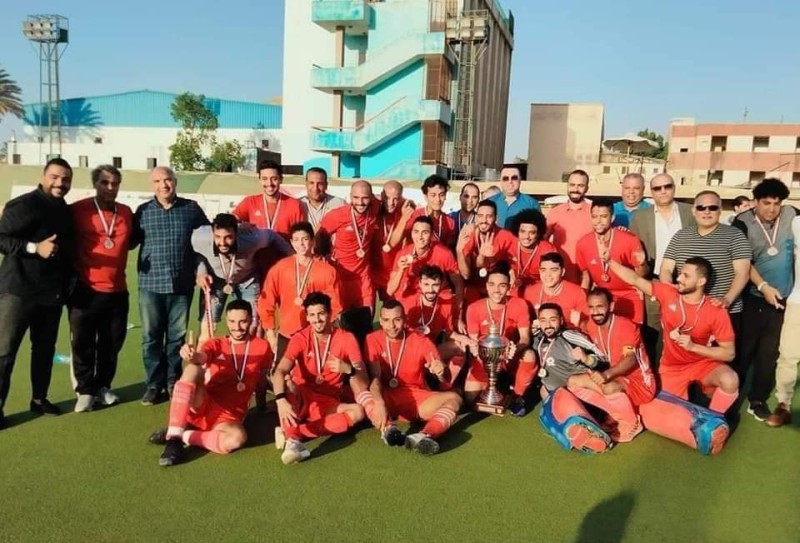 محافظ الشرقية يهنئ لاعبي فريق الهوكي رجال لفوزهم بكأس مصر