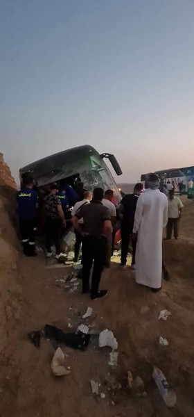 إصابة 24 راكبًا إثر اصطدام أتوبيس سياحي بأبوزنيمة