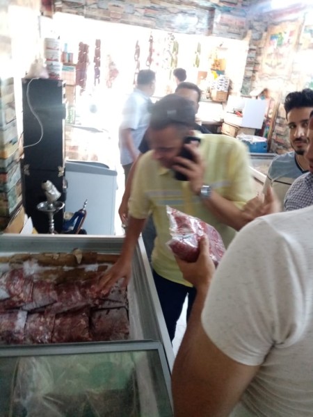 تنفيذي محافظة الجيزة أثناء ضبطهم للحوم