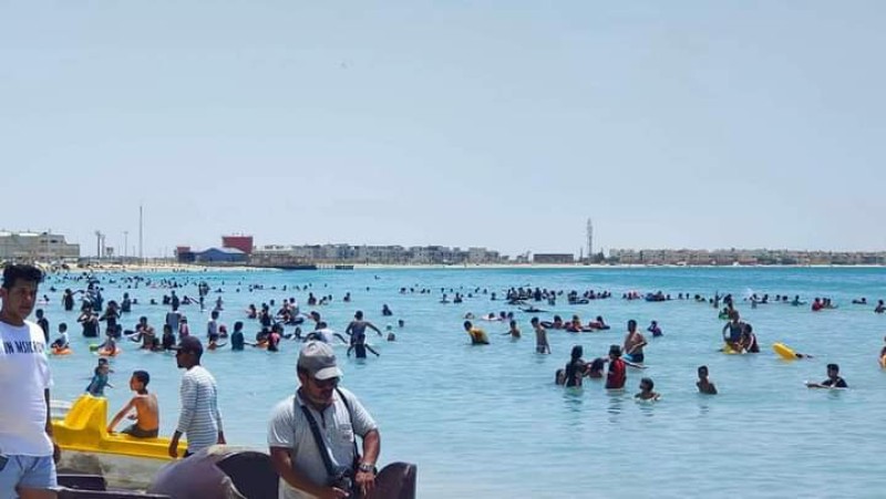 زحام على شواطئ مدينة رأس سدر في ثالث أيام عيد الأضحى