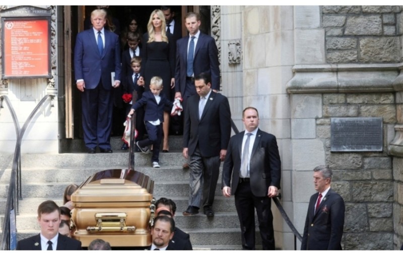 ترامب وعائلته في وداع زوجته الراحلة ايفانا
