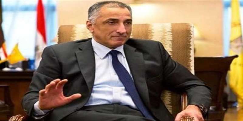 السيسي يقبل استقالة محافظ البنك المركزي طارق عامر