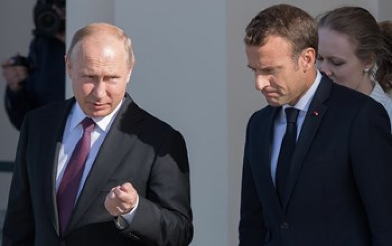 الرئيس الروسي و نظيره الفرنسي 