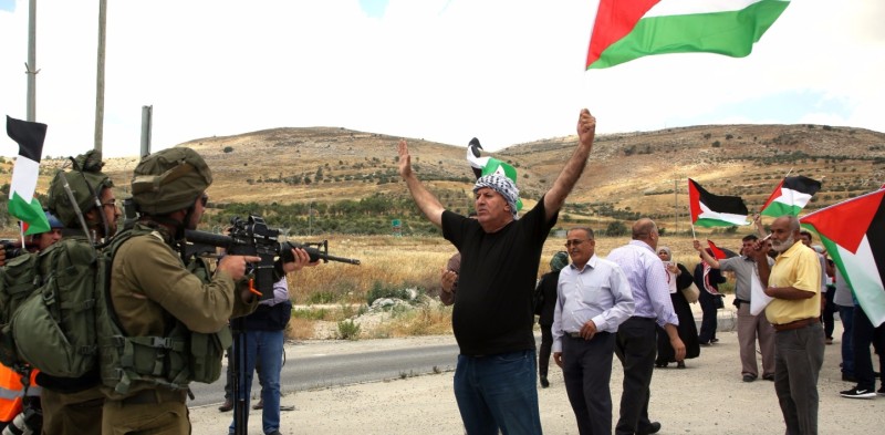 مواجهات بين الفلسطينيين و قوات الإحتلال الإسرائيلي 