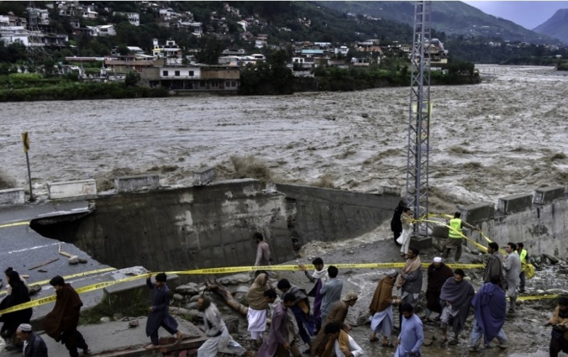 الحكومة الباكستانية تجلي الاف السكان بسبب الفيضانات