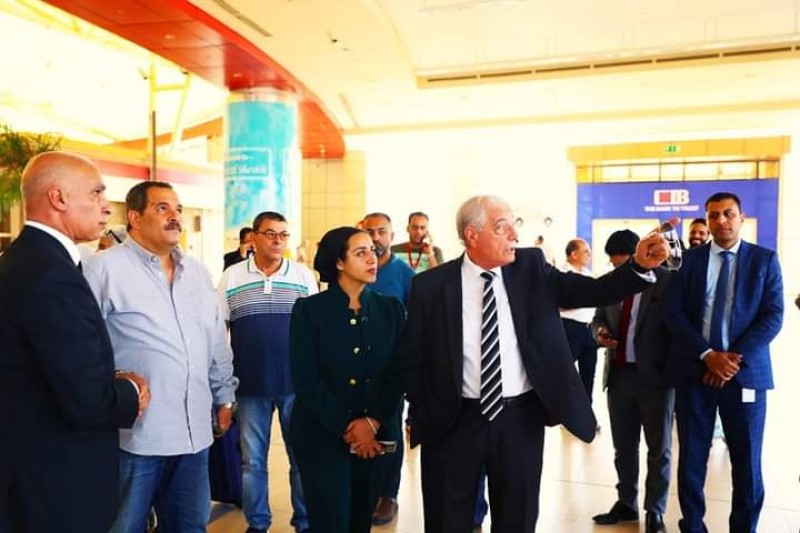 محافظ جنوب سيناء يتفقد أعمال الهوية البصرية بمطار شرم الشيخ
