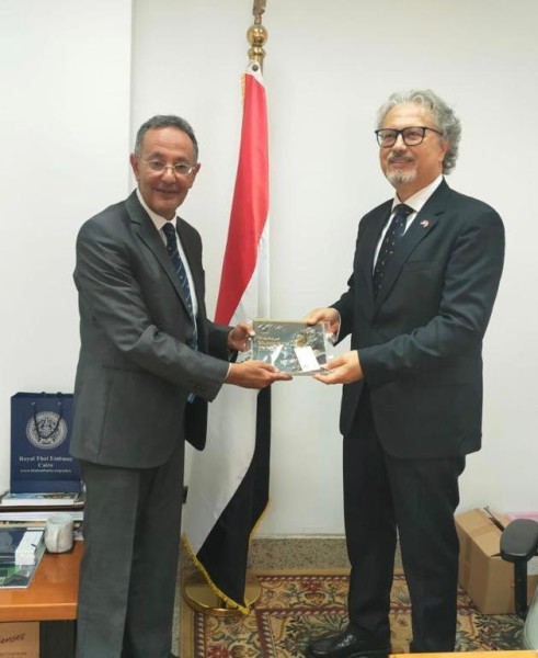 غنيم يستقبل سفير صربيا بالقاهرة