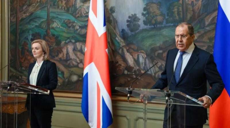 الوزير سيرجي لافروف و رئيسة الوزراء البريطانية ليز تراس