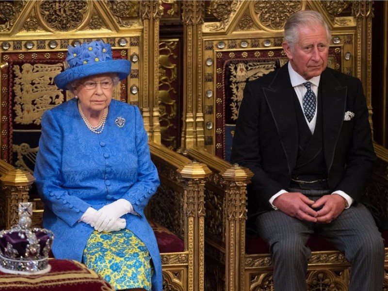 الأمير تشارلز و الملكة إليزابيث الثانية 