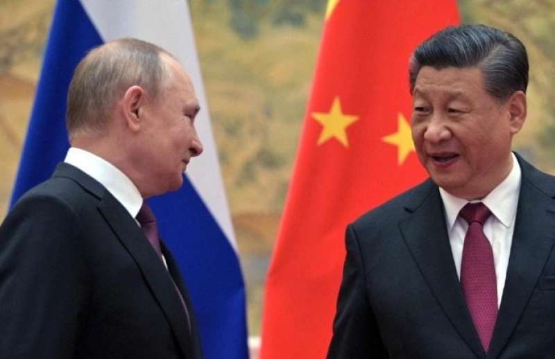 الرئيس الصيني يلتقي نظيره الروسي في أول زيارة منذ بدء كورونا