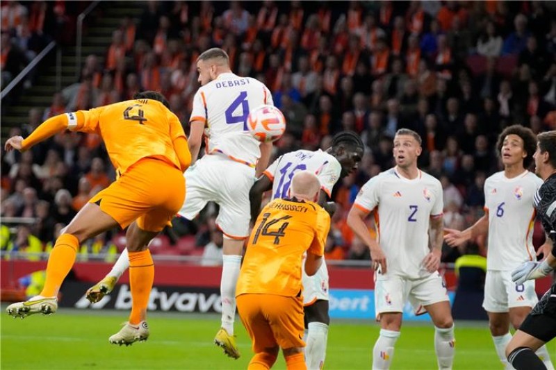 هولندا تفوز على بلجيكا وتتأهل لنصف نهائي دوري الأمم