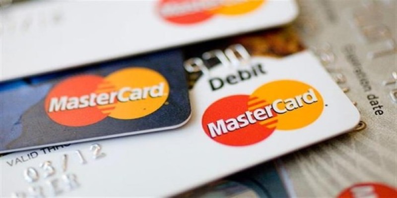 بنوك مصرية تضاعف رسوم استخدام بطاقات الدفع بالخارج إلى 6%