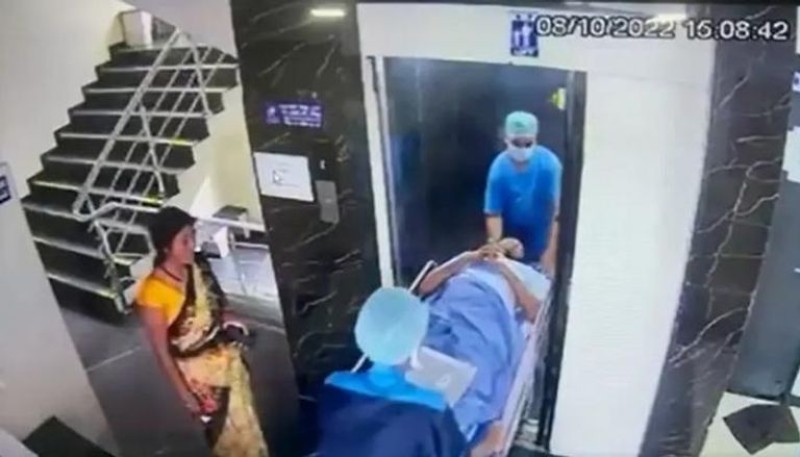 مصعد يبتلع مريضا في الهند | فيديو