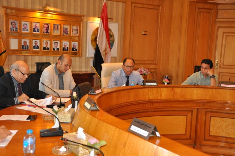 اجتماع رئيس جامعة حلوان 