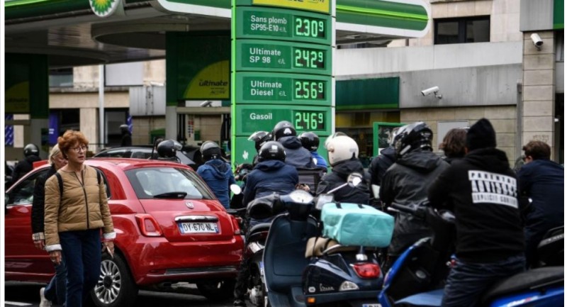 فرنسا علي صفيح ساخن جدا بسبب أزمة الوقود