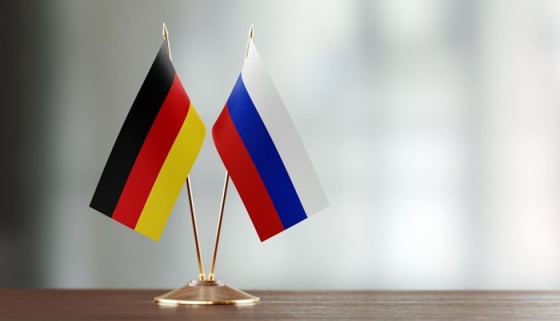 علم روسيا و ألمانيا 