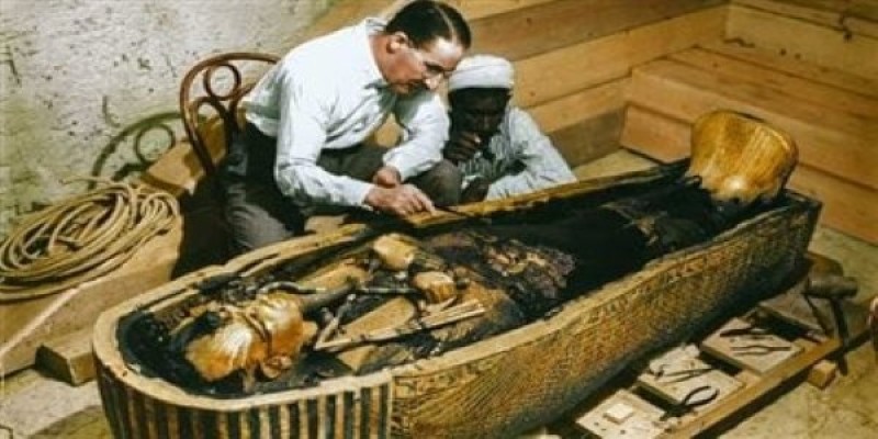 طوابع تذكارية بمرور 100 عام على اكتشاف مقبرة توت عنخ آمون