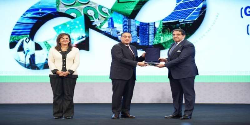 رئيس الوزراء يكرّم ”إي فاينانس” ضمن مبادرة المشروعات الخضراء الذكية