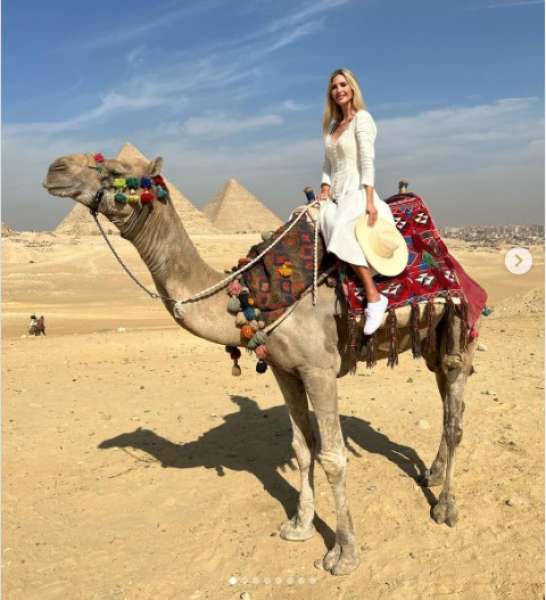 خلال زيارتها لمصر.. إيفانكا ترامب تنشر صورها في الأهرامات